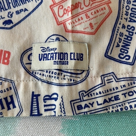 Disney Parks Vacation‎ Club Resort Print Short Sleeves Button Down Shirt - Picture 8 of 12